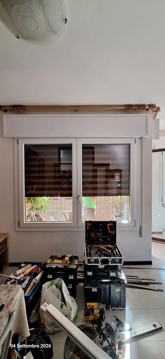Finestra con cassonetto durante il cantiere